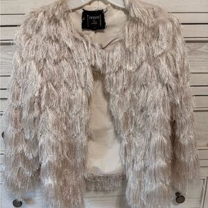 Ontwelfth Anthropologie fringe cropped
Open-style vest